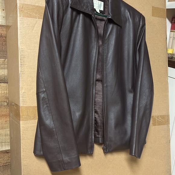 Worthington Lambskin Brown Leather Jacket with Zip-Up Closure and Casual Style - Picture 10 of 12
